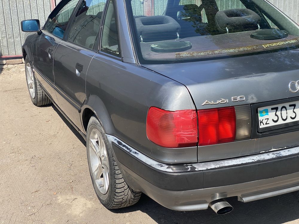 Өзін жасына жақсы 80 % өз краскісінде 2 жеріңде шпакел бар шірік жоқ