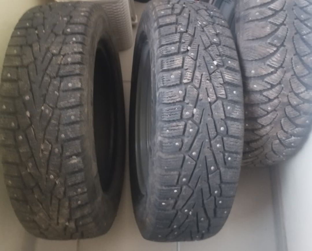 Продам 2 шины, зима, 1 покрышка, R14, в хорошем состоянии