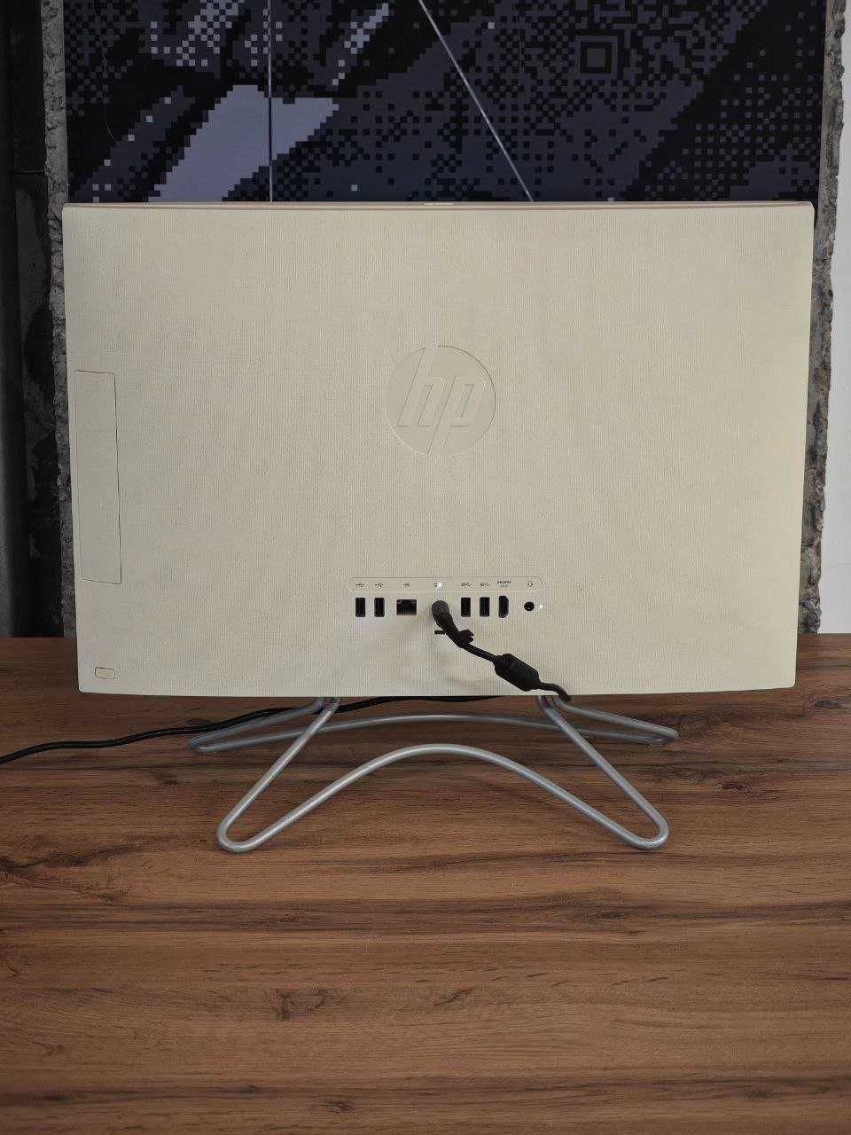 Моноблок HP 21.5" Ryzen 3-3200U/ОЗУ 8 GB/ SSD 120 GB/Vega 3 Graphics