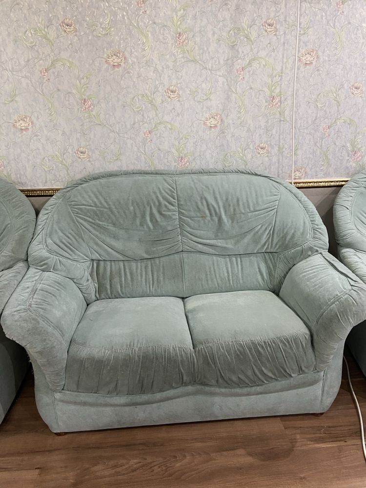 Мягкая мебель из 4х предметов