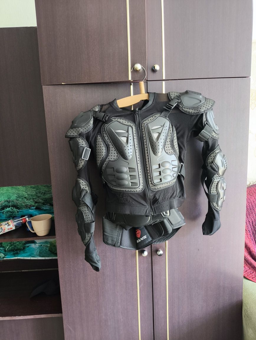 Продам мото экипировку