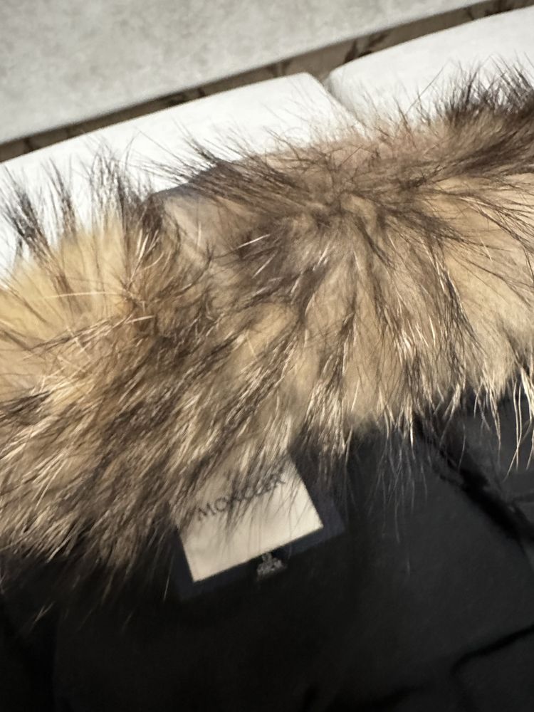 Продам детскую куртку MONCLER