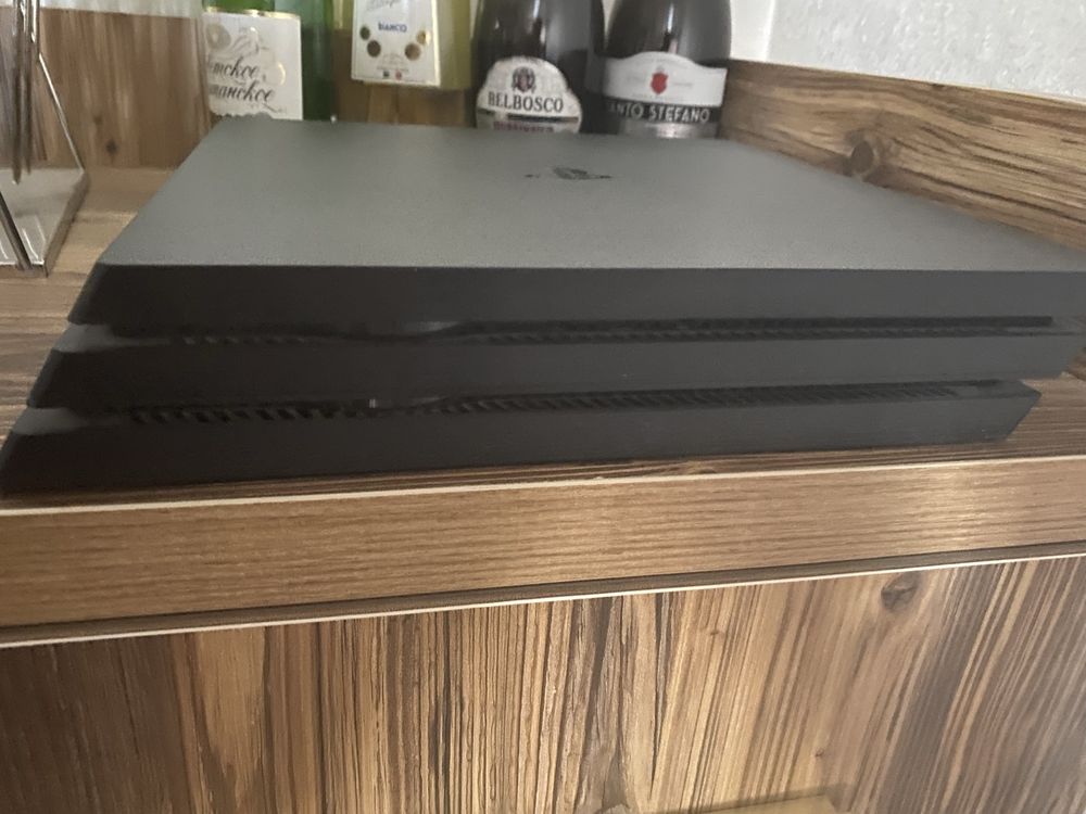 Playstation 4pro 1TB в идеальном состояний.