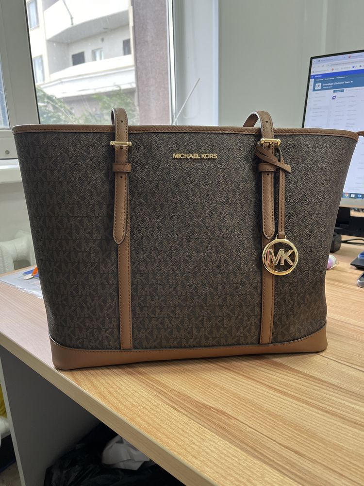 Продам сумку оригинал MK