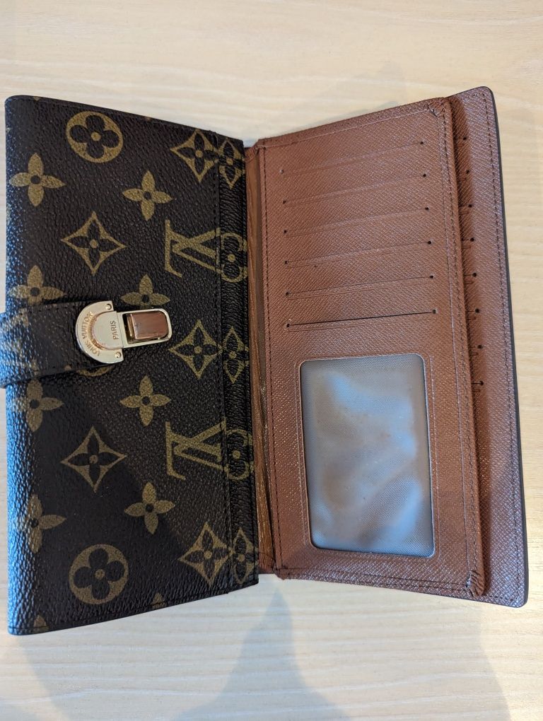 Портмоне Louise Vuitton