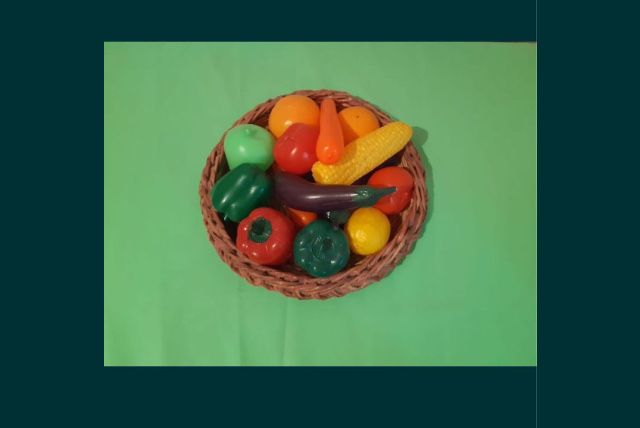 Игрушки детские конструкторы, фартуки, карандаши,