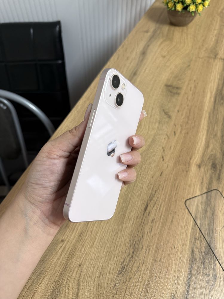 Iphone 13 в розовом цвете