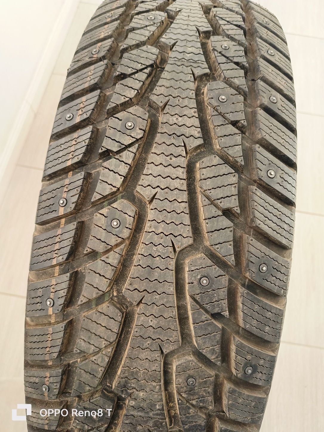 Зимние шиповонные шины 265/70R17