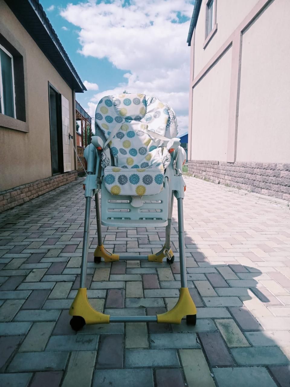 Продам детский стульчик для кормления. В отличном состоянии.