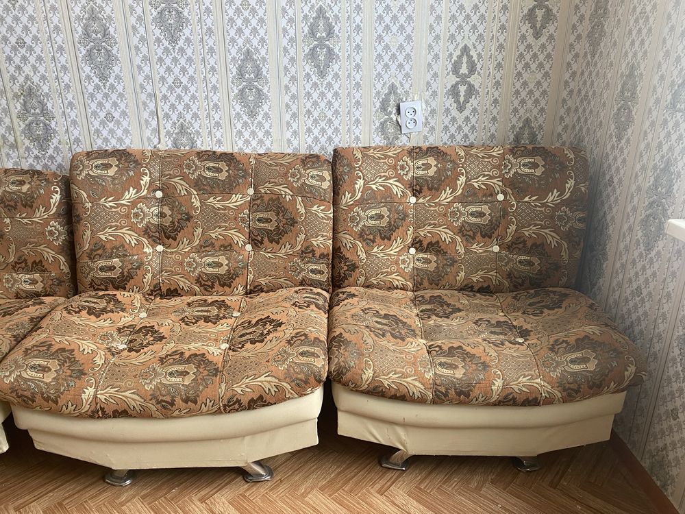БУ диван с двумя креслами