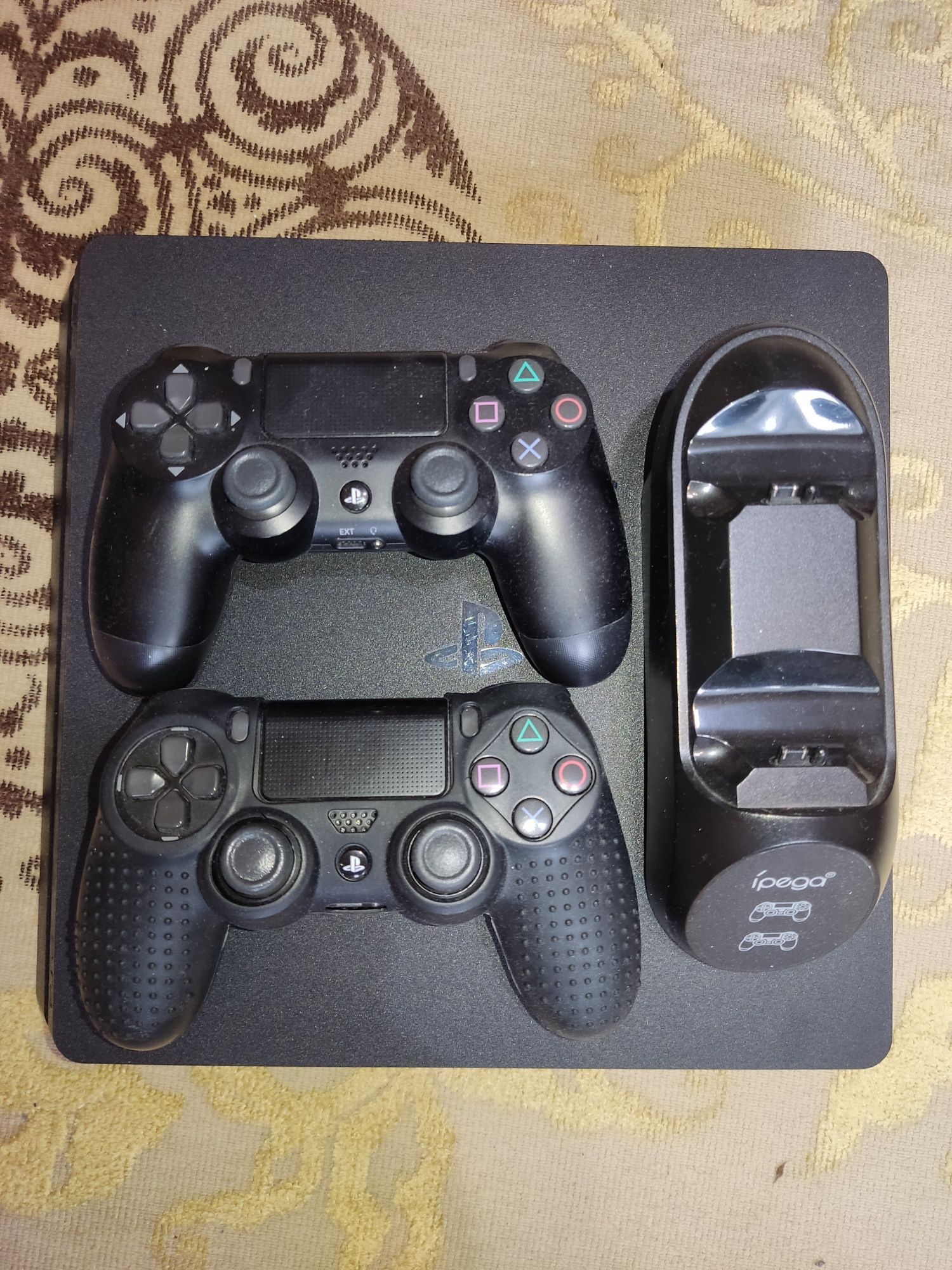 Playstation 4, 2 джостика и игры