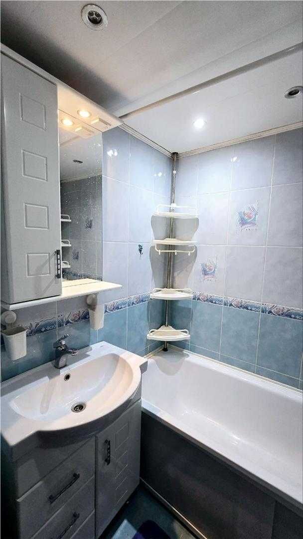 Продам 4х квартиру на 8 мкр,1 кольцо