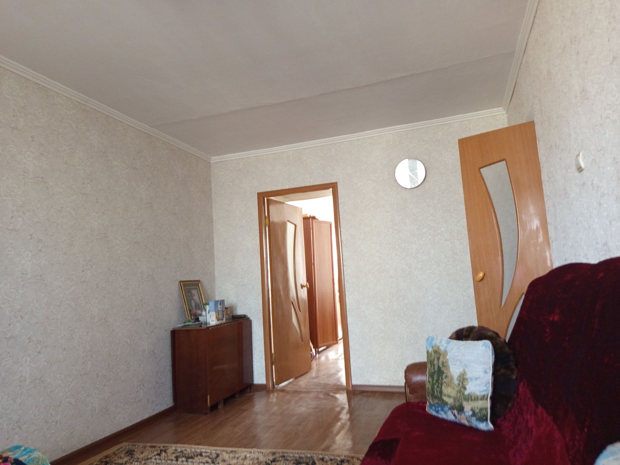 Продается 2-х комн квартира,6мкр,Талас