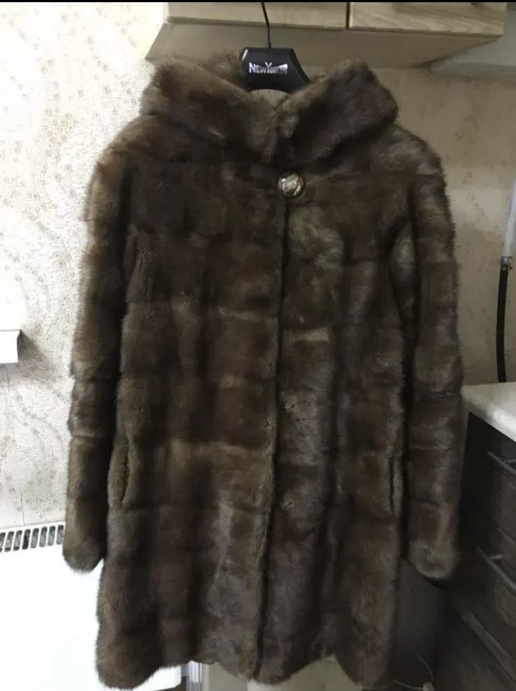 Зимняя женская шуба