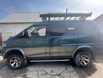 Машина mitsubishi delica