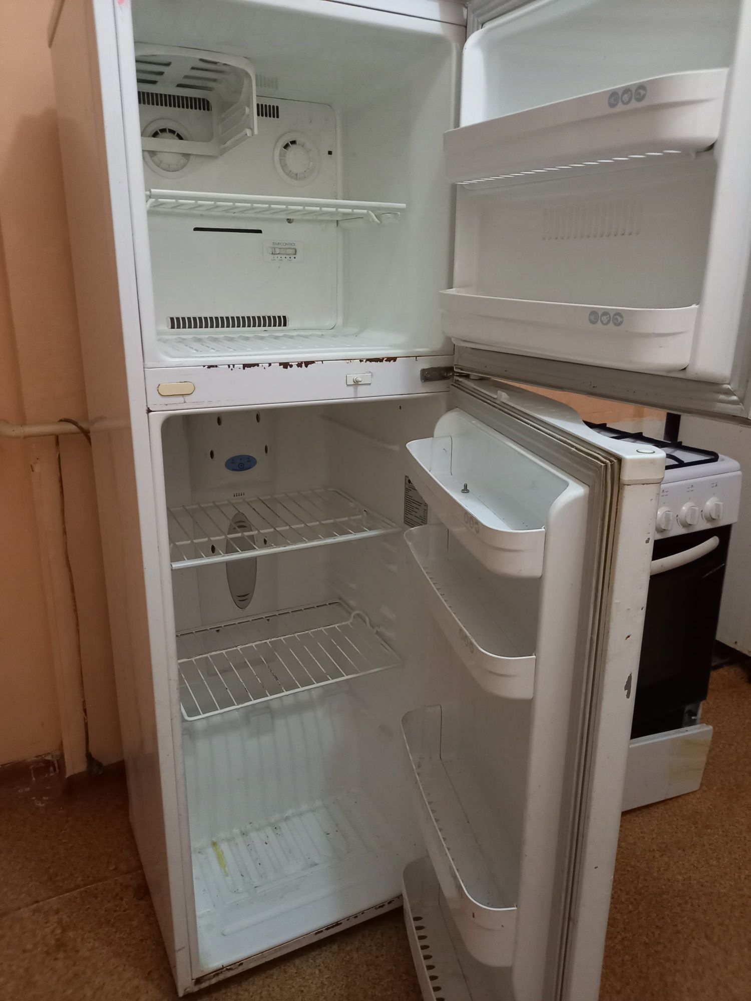 Продаётся холодильник бу.