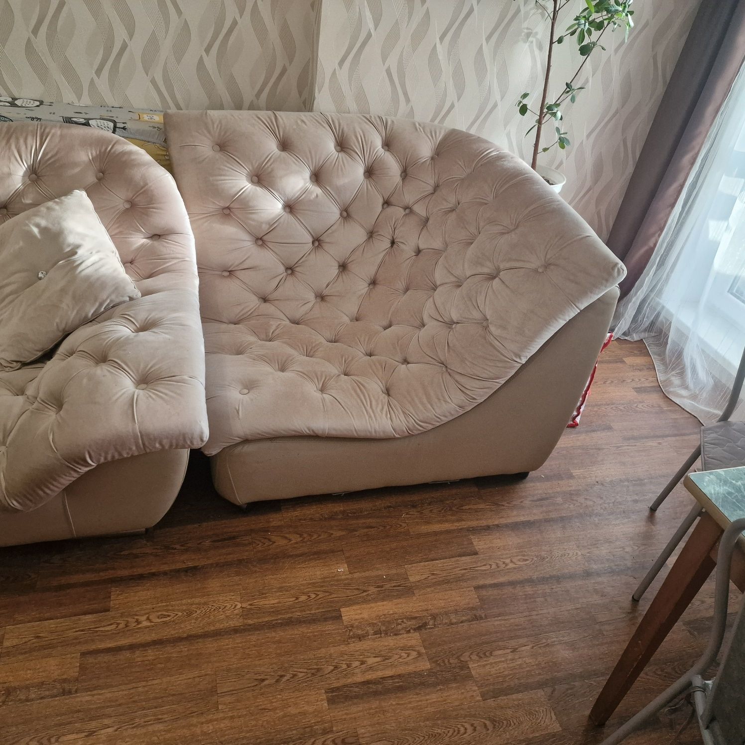 Продам диван в хорошем состоянии,угловой.