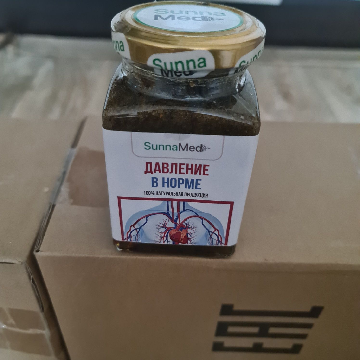 Натуральный продукт из травы и меда