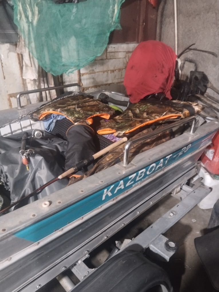 Продам лодку Каз.бот