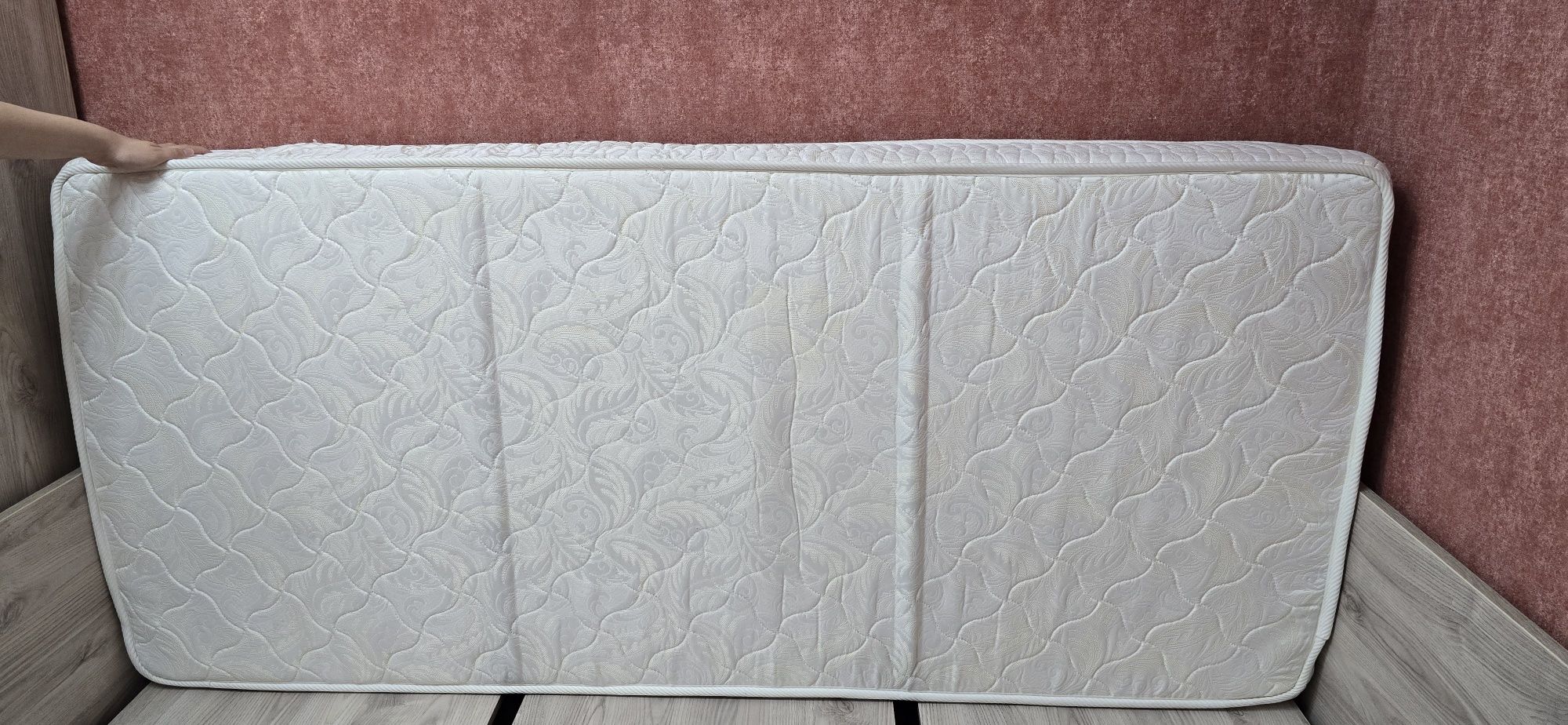 Продам ортопедический матрас 90*200 бу