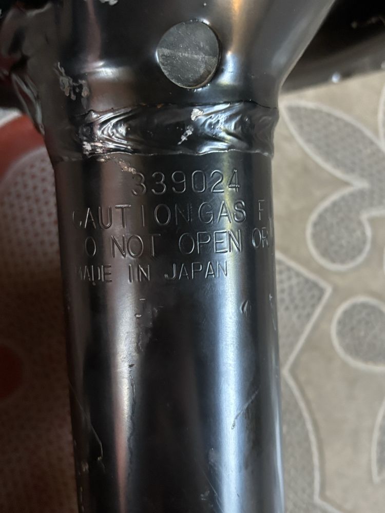 Передние амортизаторы камри 40-45 KYB