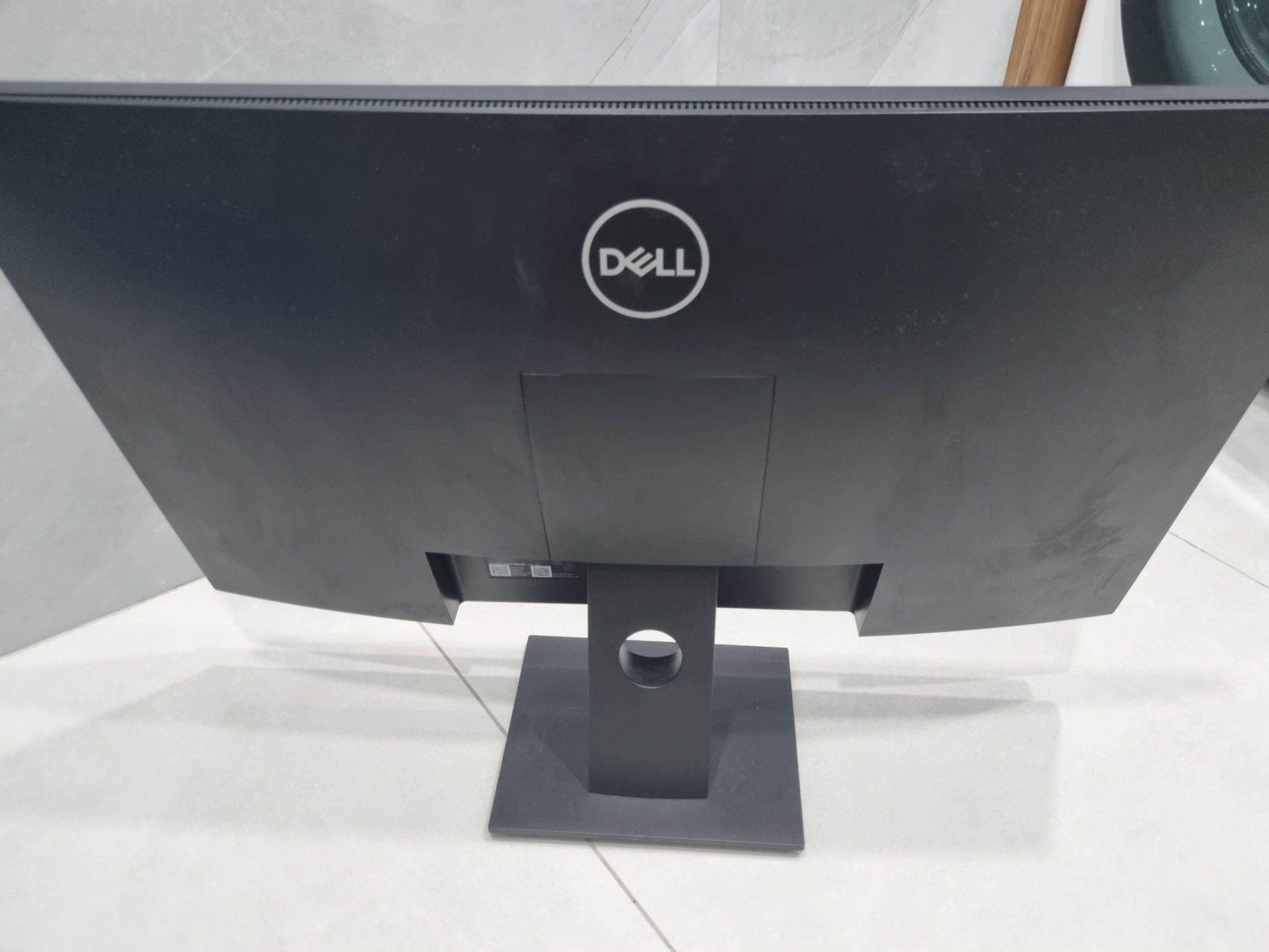 Монитор Dell E2720Н.