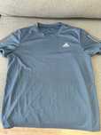 Продам спортивную футболку Adidas (специальная легкая ткань)