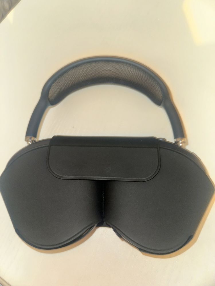 Airpods Max с чехлом