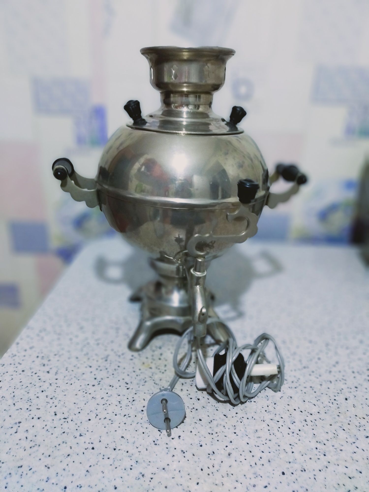 Продам самовар электрический новый советский,есть шнур,в отличном сост