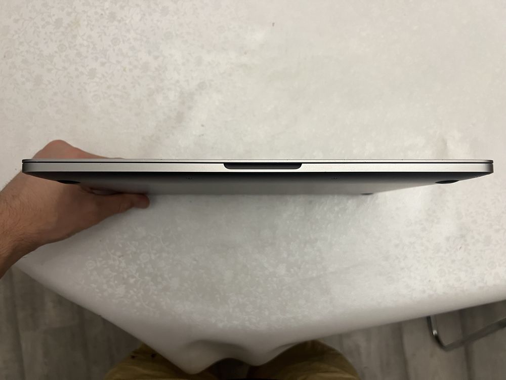 MacBook Pro M1 / 512 ГБ SSD / 8 ГБ RAM — разбит экран