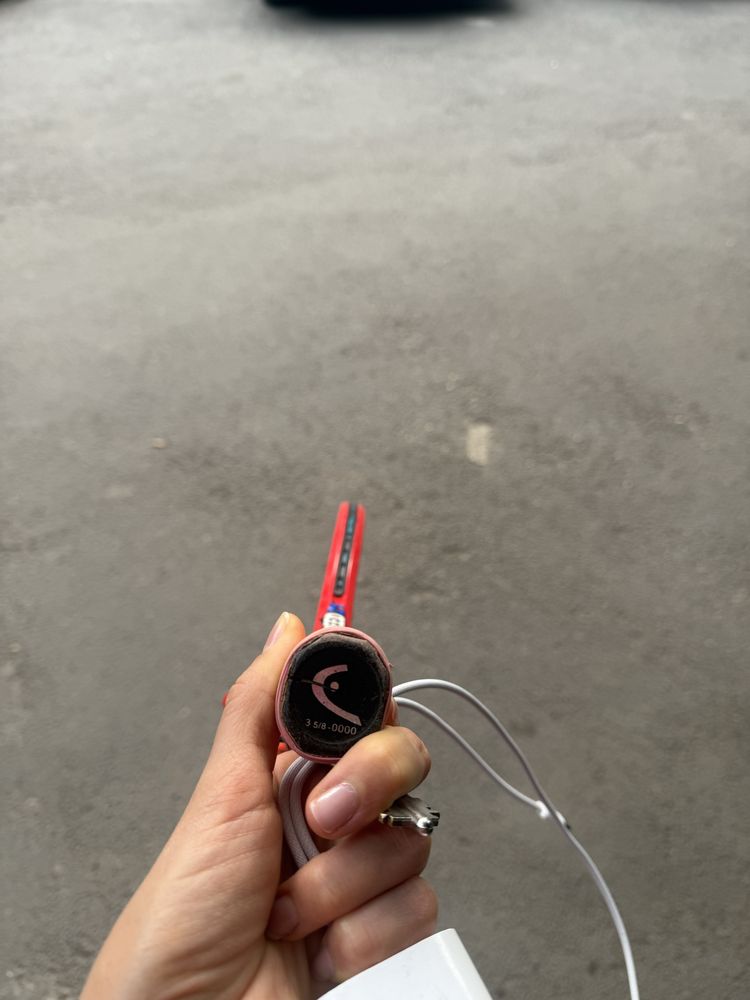 Теннисная ракетка