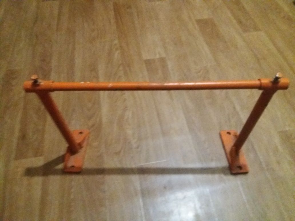 Продам турник домашний  из металла. Крепкиц