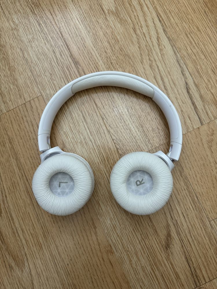 Наушники JBL в отличном состоянии