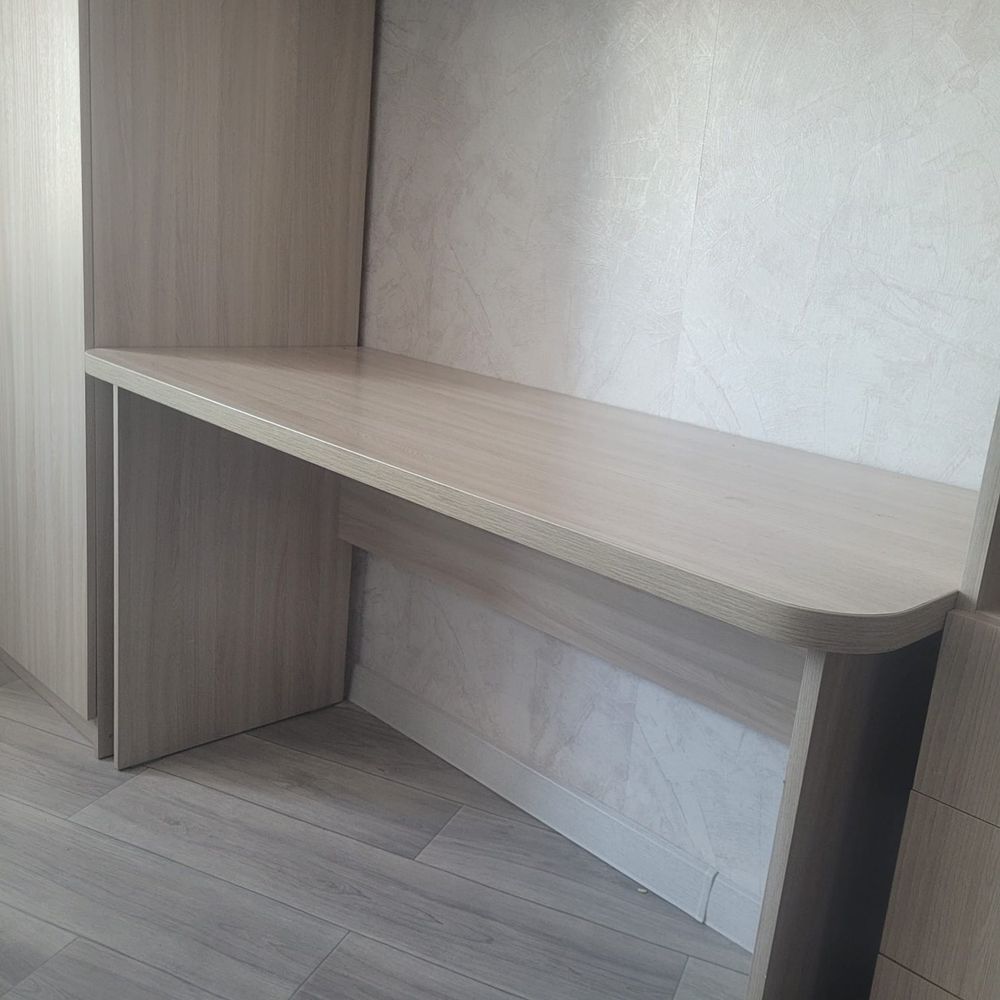 Продам стол со шкафом