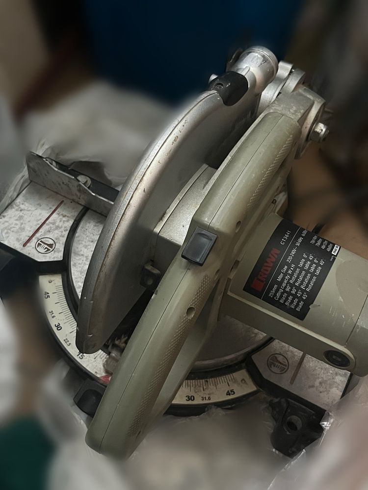Пила торцовочная Crown CT3641