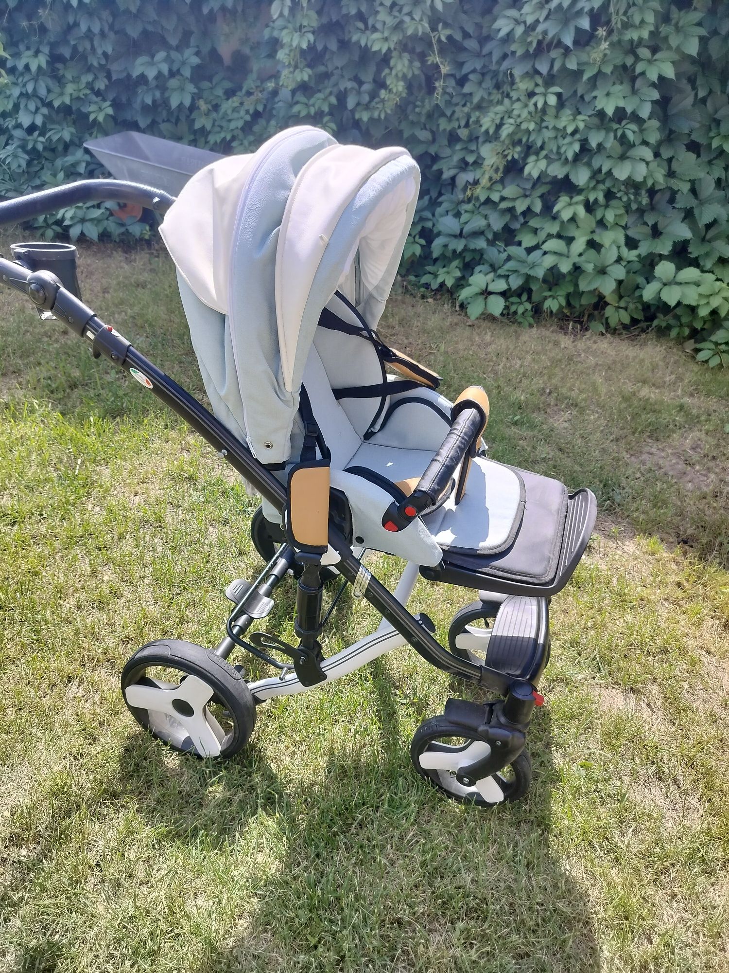 Продам коляску 3 в 1