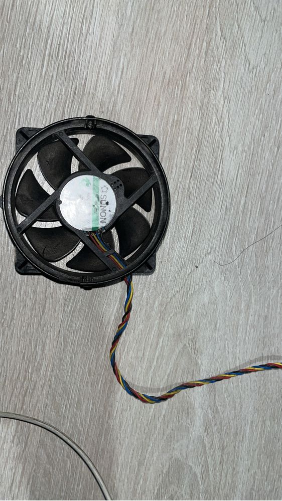 Кулер sunon KDE1209PTVX, полностью целый но чуть грязный. Рабочий