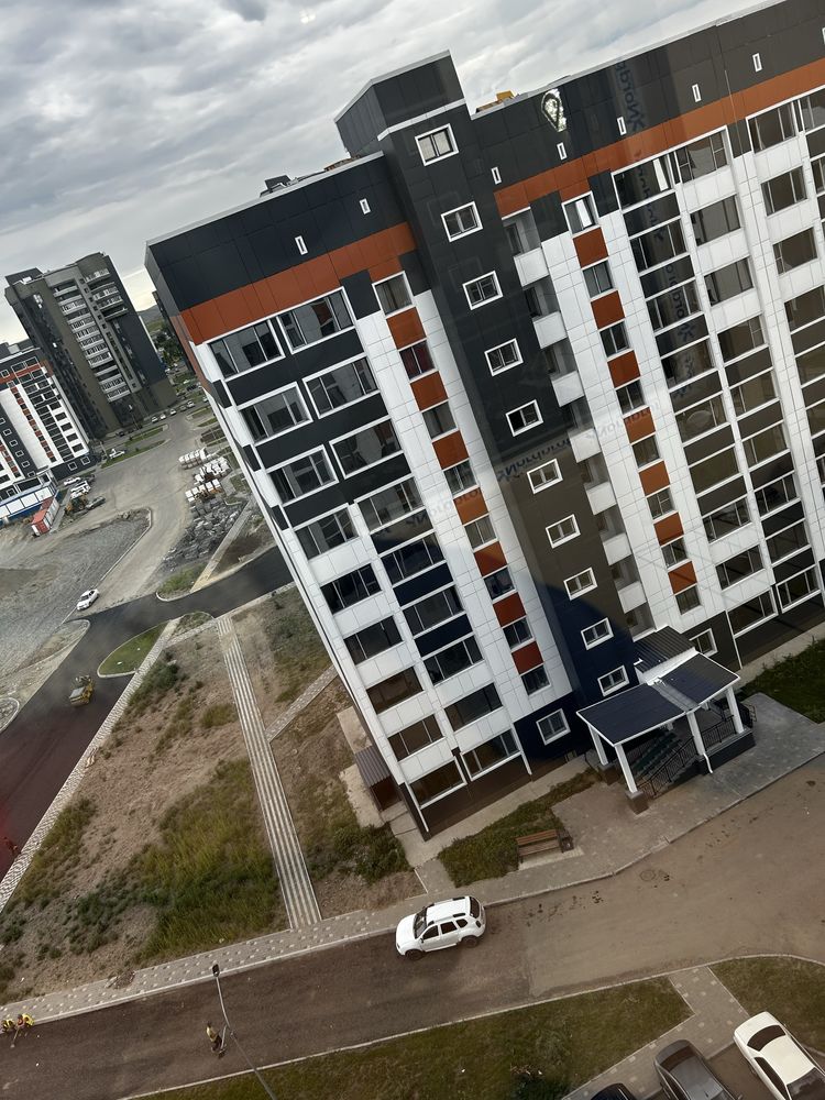 Сдам новую однокомнатную с большой кроватью