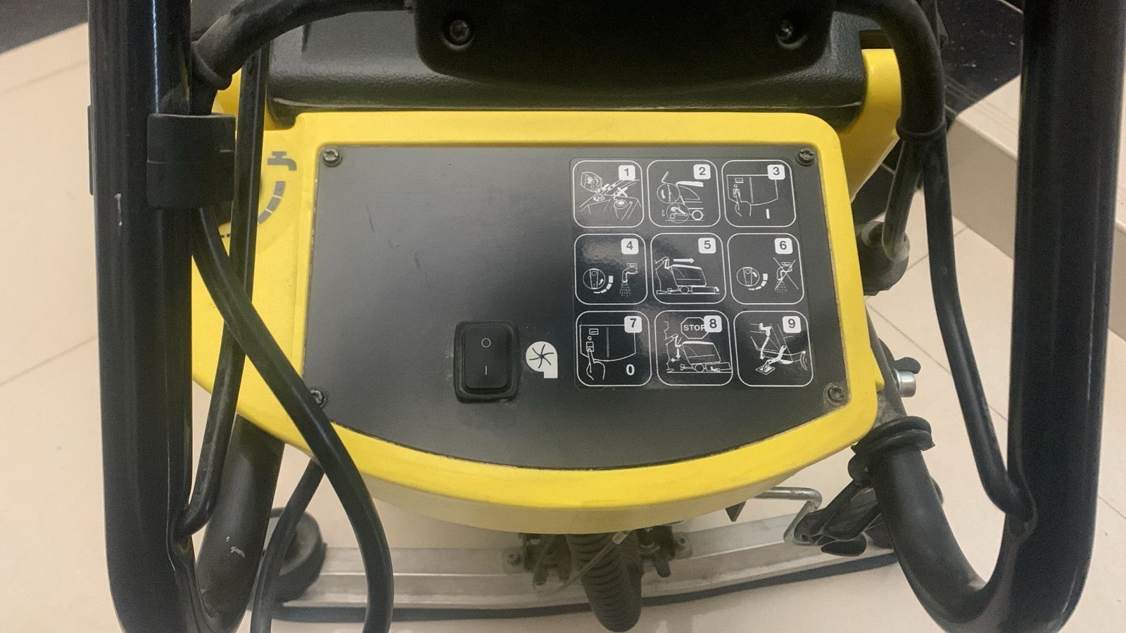 Продам керчер поломоечное машинка Karcher BD 530