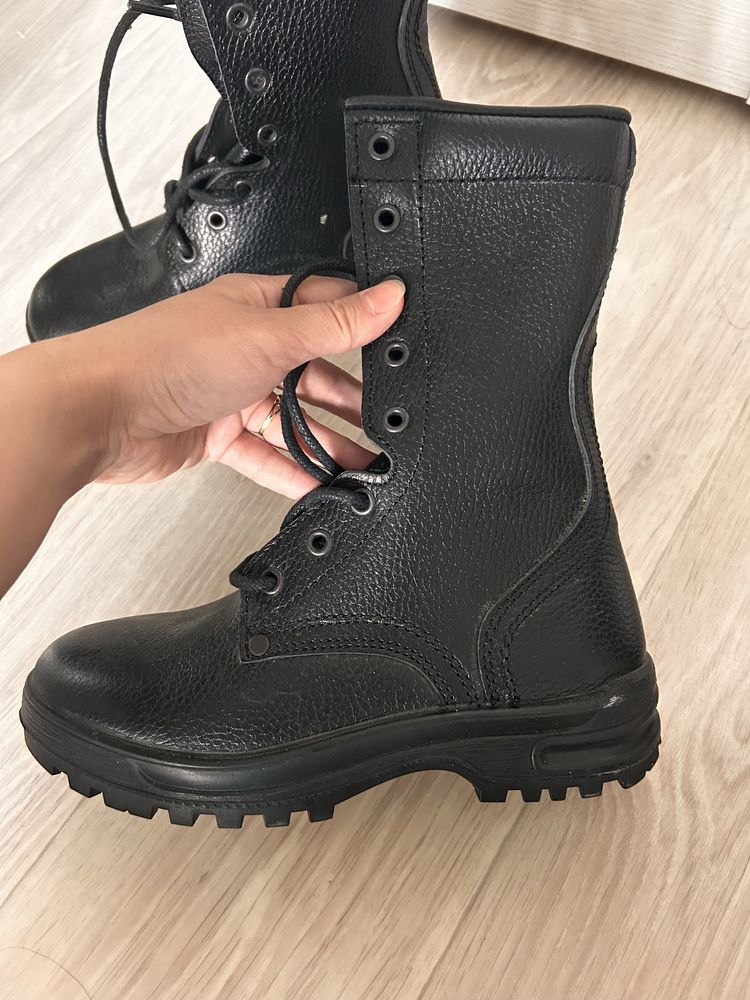Продам берцы 37 р.
