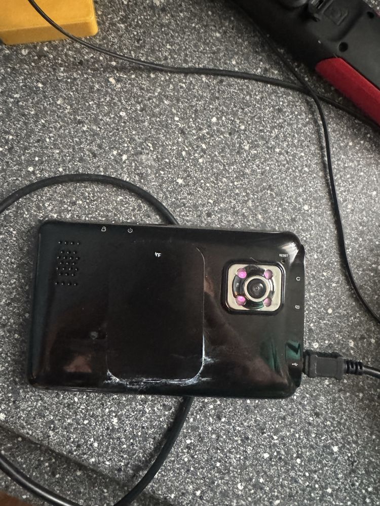 Продоетс gps навигатор с функцеей видиорегистратора экран целый все в