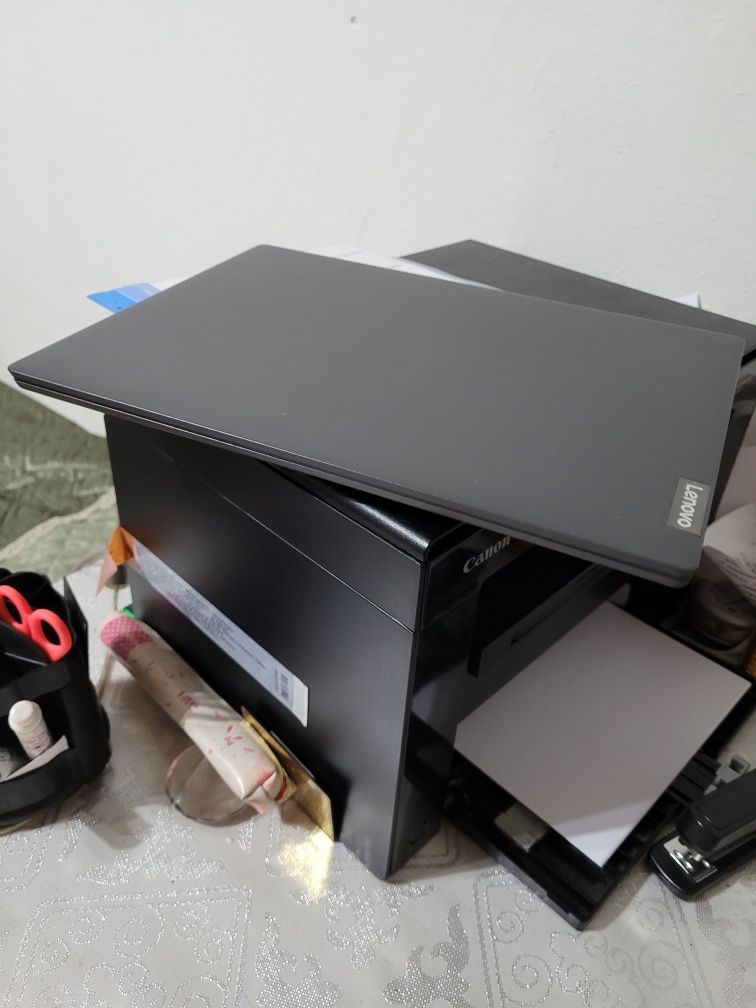 Продам ноутбук тоненький Lenovo