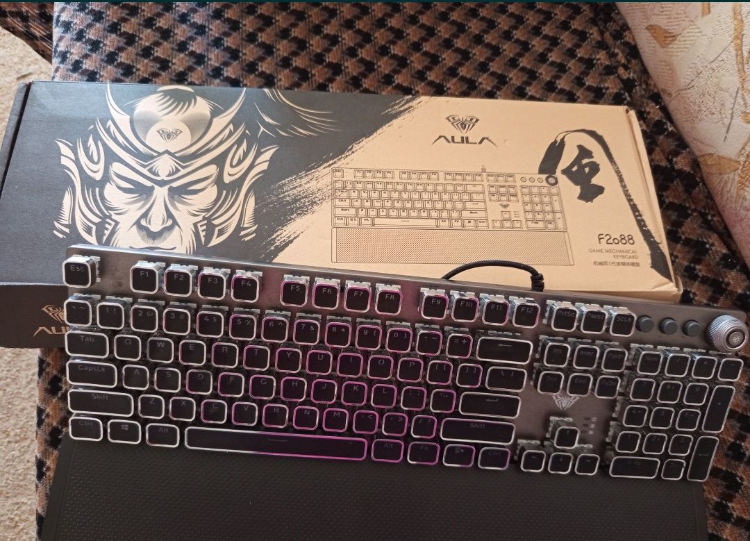 Продам механическую клавиатуру AULA Fireshock V5 (чёрная)