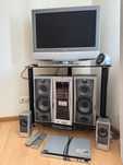 Комплект телевизор Toshiba, музыкальный центр JVC и столик.