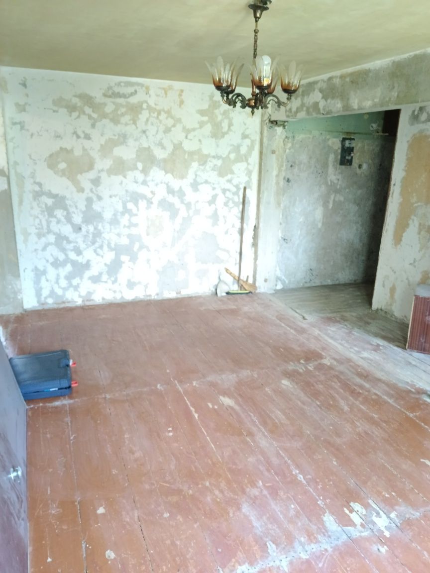 Продам 3 х комн квар. 2-52-4 этаж.