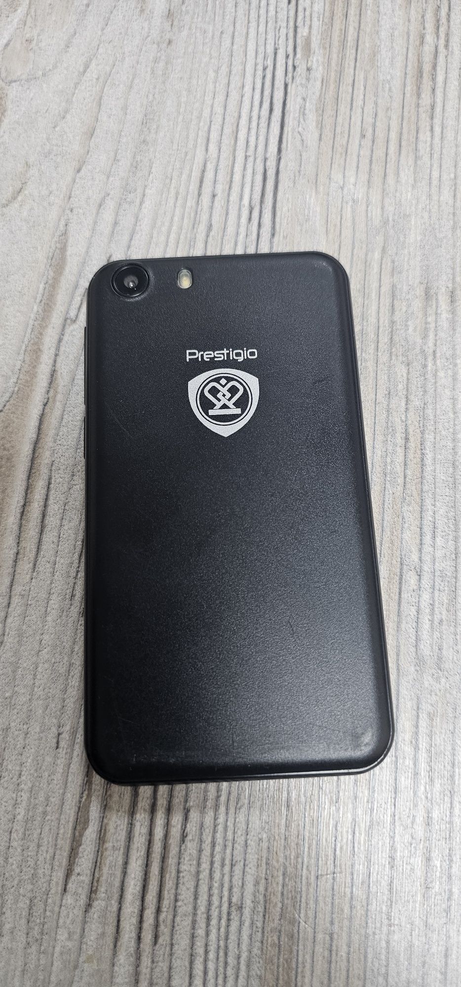Смартфон Prestigio Wize L3.
