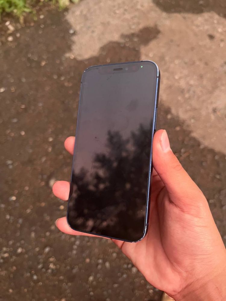 Продаю 12 mini..