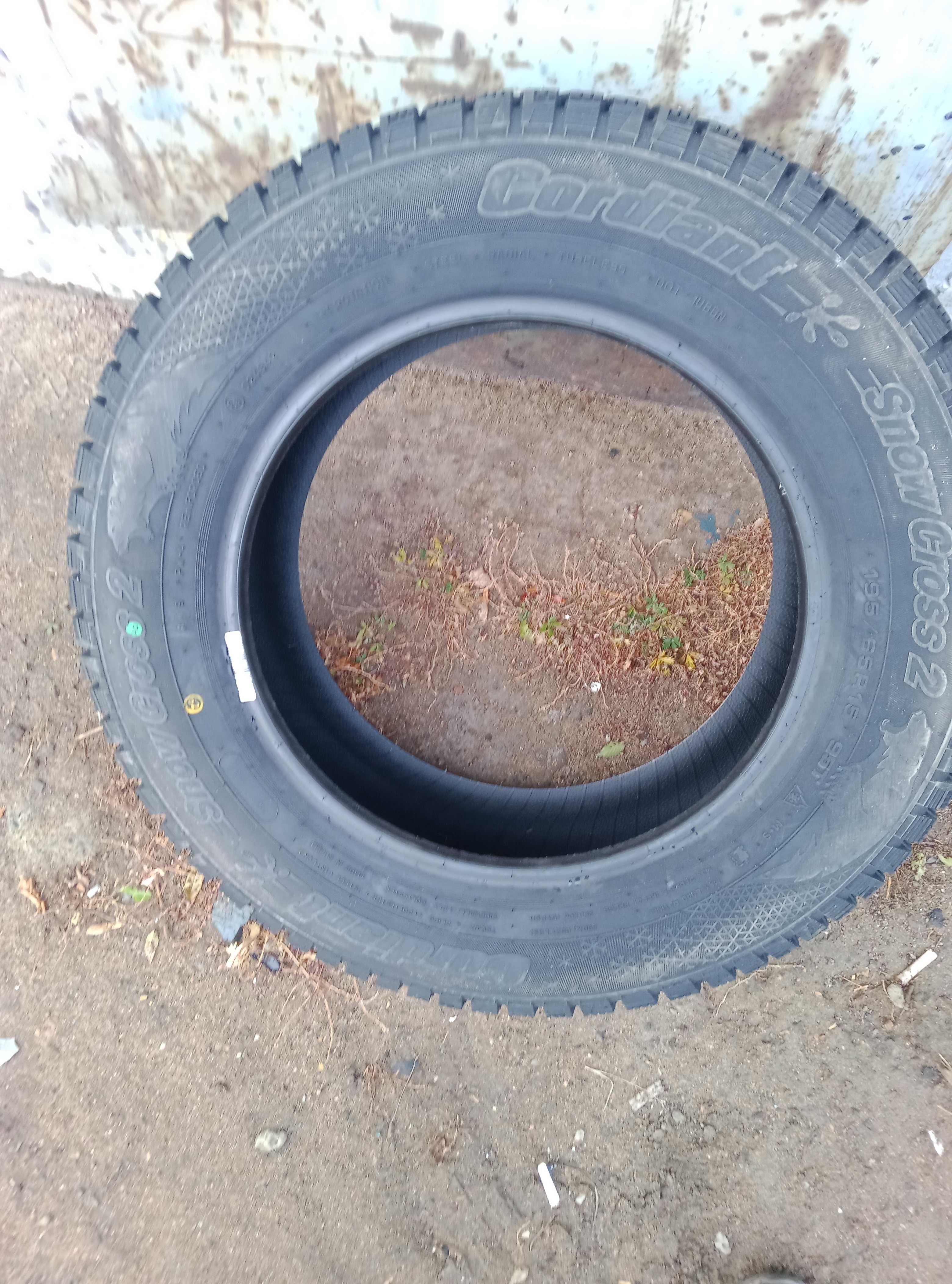 Продам шины Cordiant Snow Cross 2 (195/65 R15)