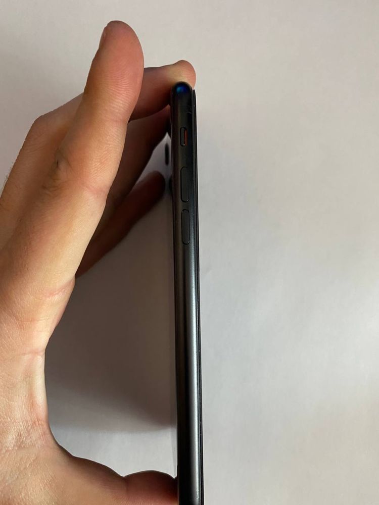 СРОЧНО !!! Продам Iphone SE 2020 года 128 гб .