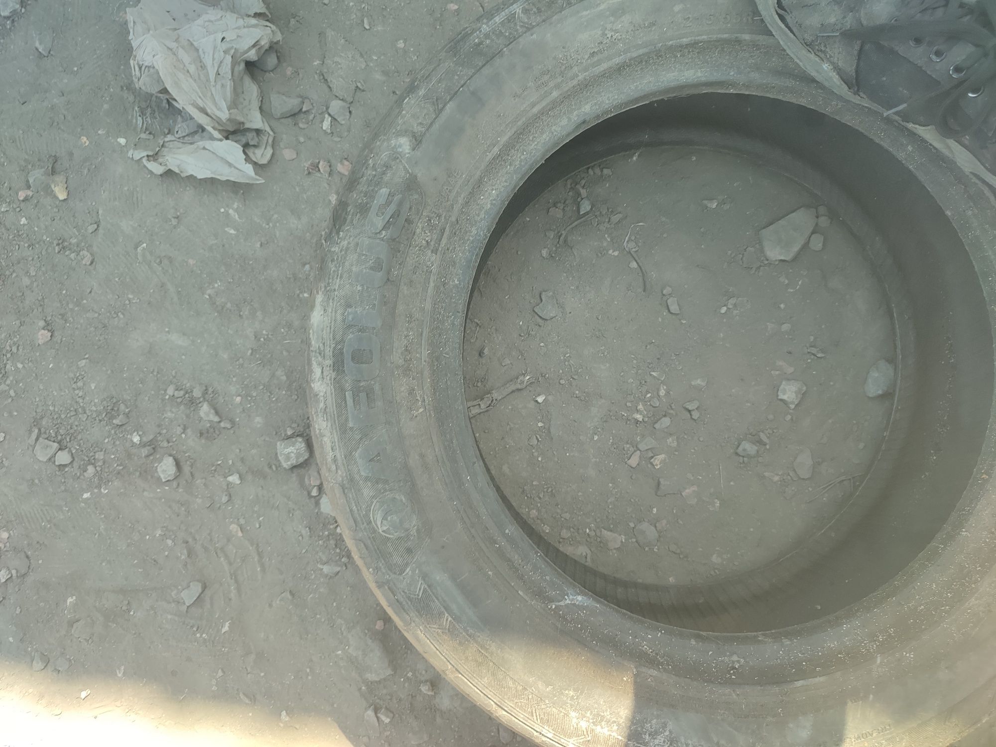 Шина безкамерка размер 215/55 R16